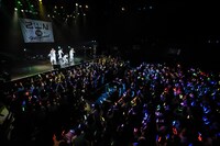 ZEN THE HOLLYWOOD「三浦海里卒業ライブ燃え盛れブルーファイヤー」東京・赤坂BLITZ公演の様子。（撮影：釘野孝宏）