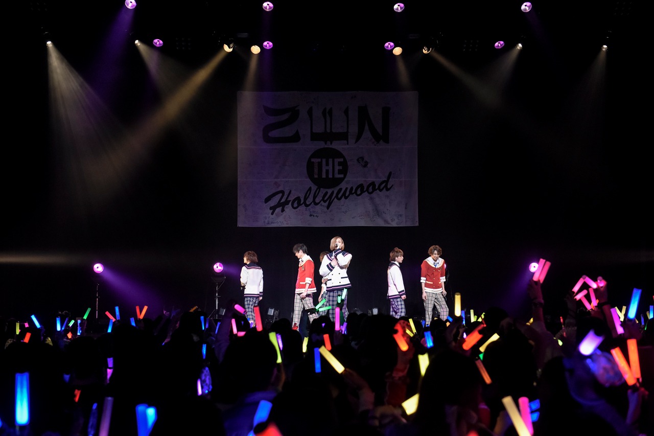 ZEN THE HOLLYWOOD「三浦海里卒業ライブ燃え盛れブルーファイヤー」東京・赤坂BLITZ公演の様子。（撮影：釘野孝宏）