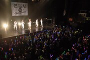 ZEN THE HOLLYWOOD「三浦海里卒業ライブ燃え盛れブルーファイヤー」東京・赤坂BLITZ公演の様子。（撮影：釘野孝宏）