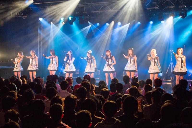 「Cheeky Parade 4周年記念LIVE＠BLAZE」の様子。（写真提供：エイベックス・ヴァンガード）