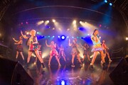 「Cheeky Parade 4周年記念LIVE＠BLAZE」の様子。（写真提供：エイベックス・ヴァンガード）
