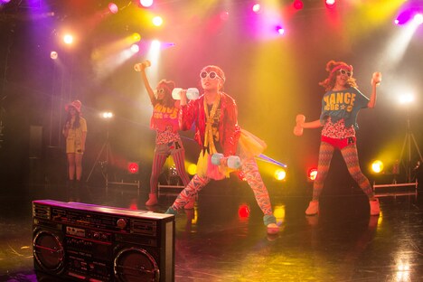 「Cheeky Parade 4周年記念LIVE＠BLAZE」の様子。（写真提供：エイベックス・ヴァンガード）