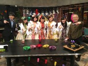 「MBS SONG TOWN」にゲスト出演するももいろクローバーZ(中央5人)。(c)MBS