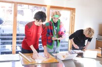 左からMASAKI、りゅうちぇる、RYUJI。