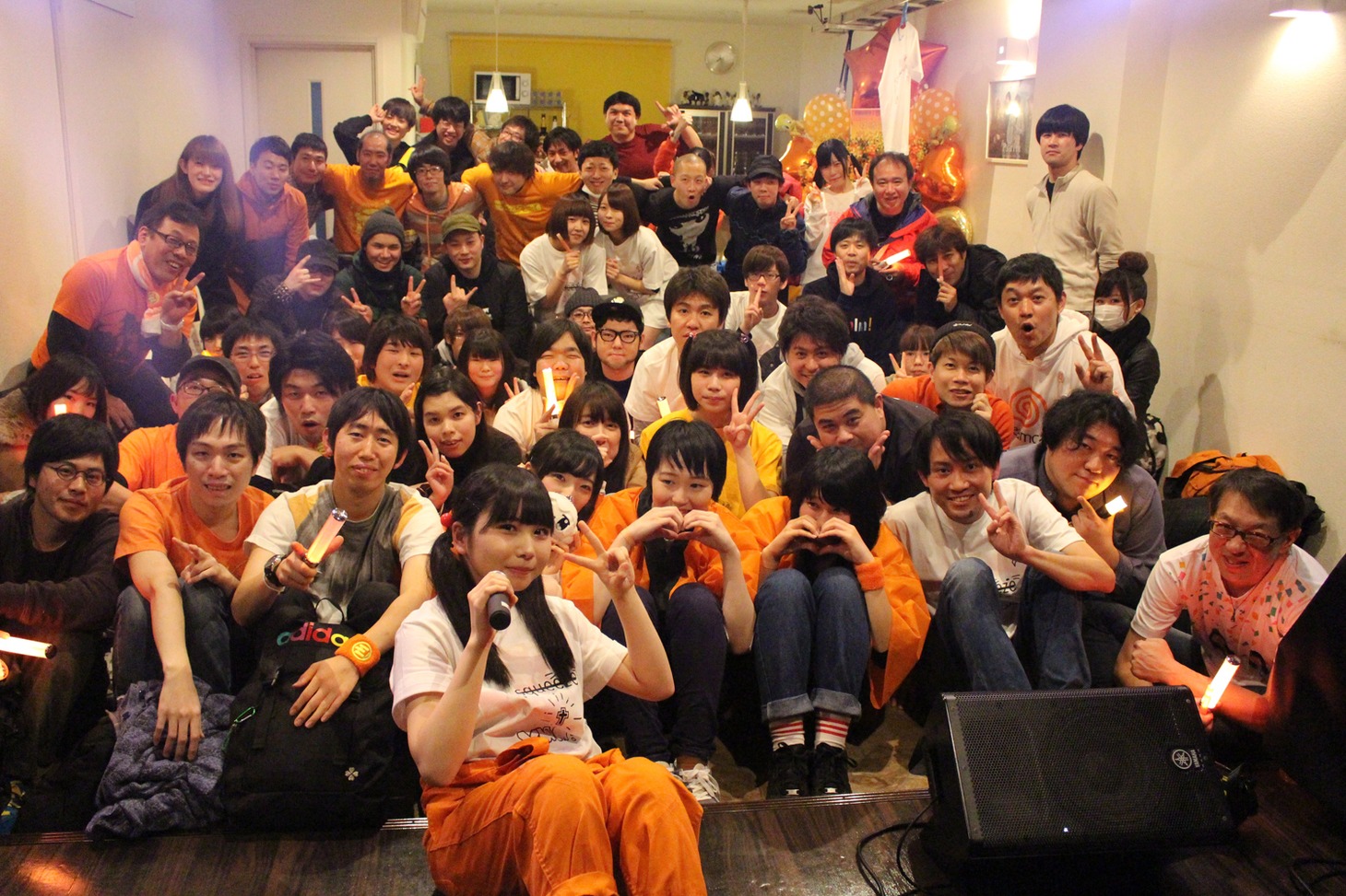 ライブ終演後の記念撮影。（写真提供：YOU'LL RECORDS）