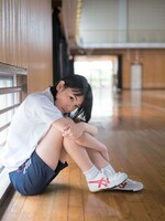 生駒里奈「君の足跡」より。（提供：幻冬舎）