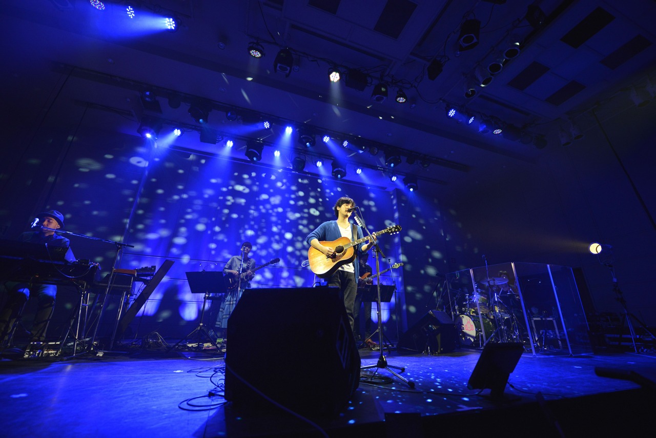 「SPACE SHOWER TV "LIVE with YOU" ～秦 基博～supported by uP!!!」の様子。（撮影：河本悠貴）