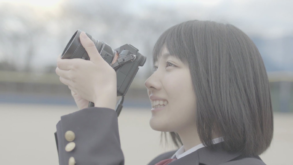 Saku「春色ラブソング」ミュージックビデオのワンシーン。