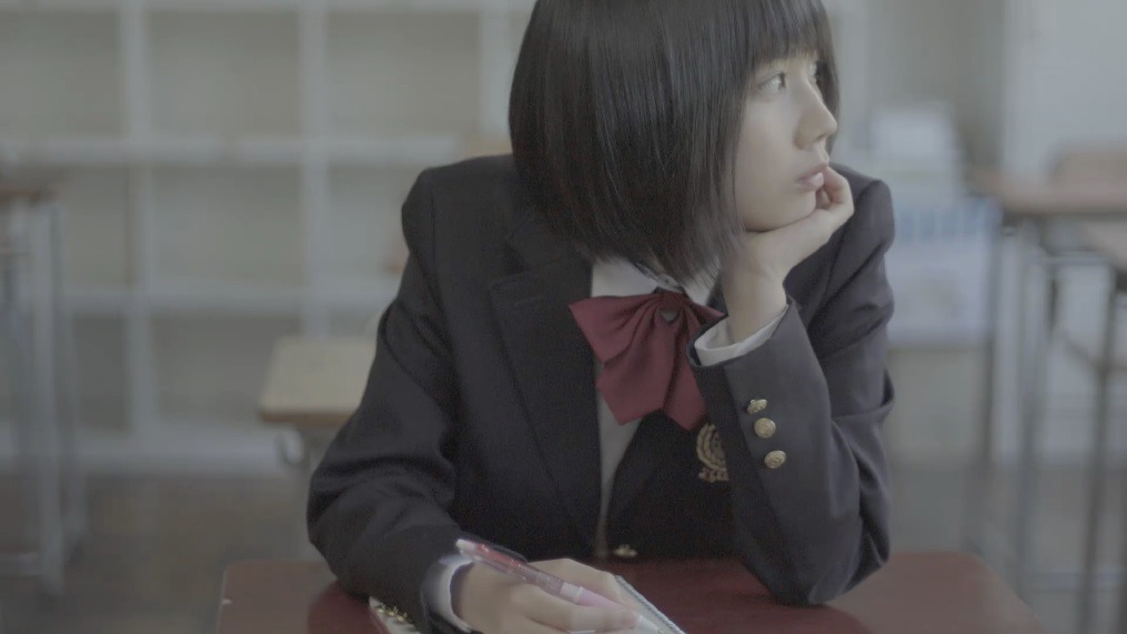 Saku「春色ラブソング」ミュージックビデオのワンシーン。