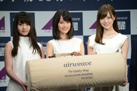 左から伊藤万理華、生田絵梨花、白石麻衣。