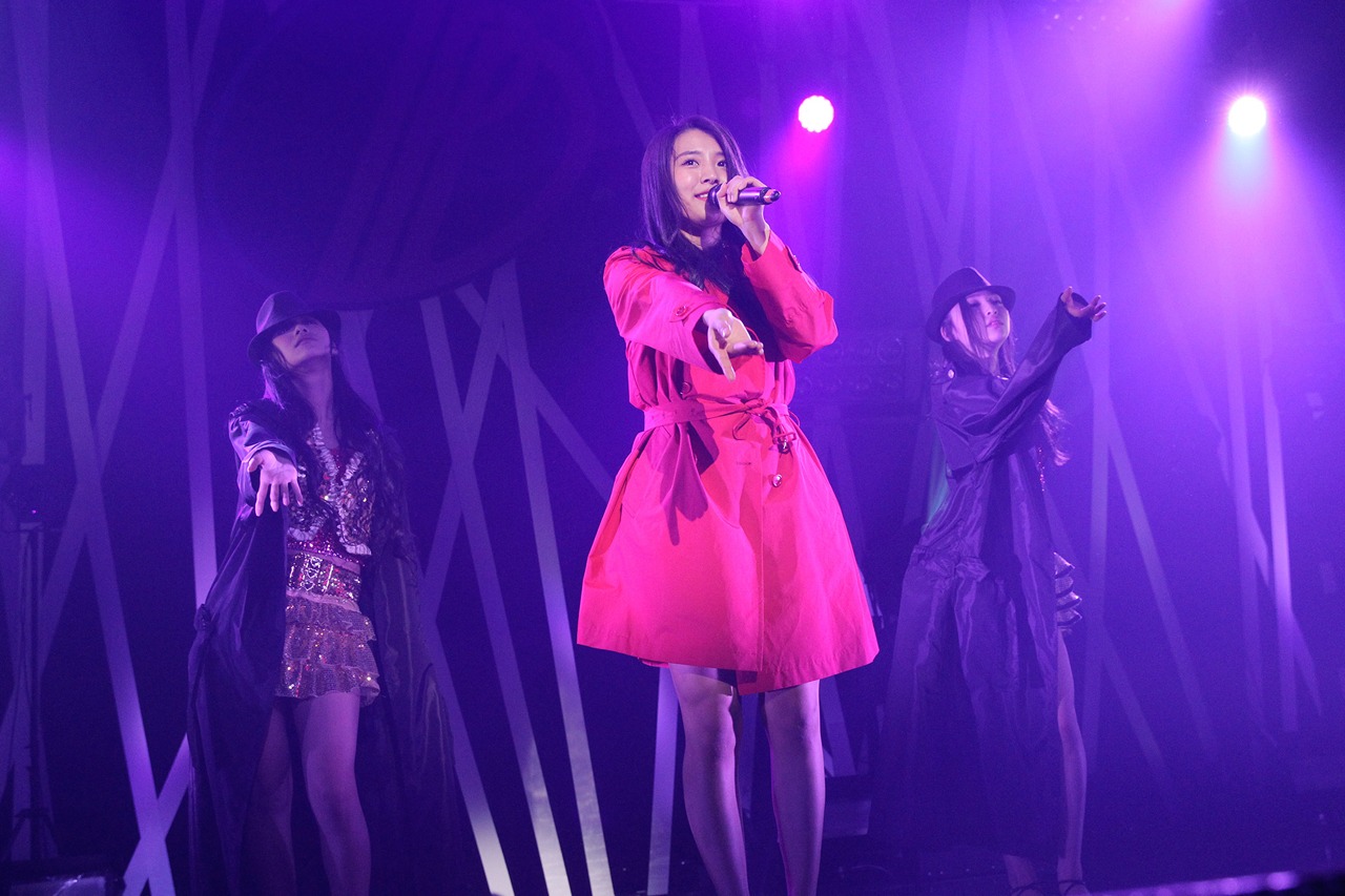 「東京パフォーマンスドール ダンスサミットネイキッドSP2016 ～R・G・B～」REDステージの様子。（写真提供：EPICレコードジャパン）