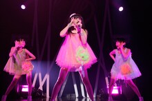 「東京パフォーマンスドール ダンスサミットネイキッドSP2016 ～R・G・B～」GREENステージの様子。（写真提供：EPICレコードジャパン）