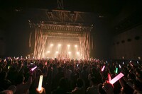 「東京パフォーマンスドール ダンスサミットネイキッドSP2016 ～R・G・B～」GREENステージの様子。（写真提供：EPICレコードジャパン）