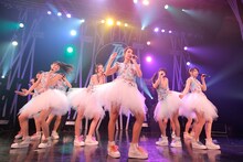 「東京パフォーマンスドール ダンスサミットネイキッドSP2016 ～R・G・B～」GREENステージの様子。（写真提供：EPICレコードジャパン）