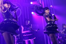 「東京パフォーマンスドール ダンスサミットネイキッドSP2016 ～R・G・B～」BLUEステージの様子。（写真提供：EPICレコードジャパン）