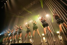 「東京パフォーマンスドール ダンスサミットネイキッドSP2016 ～R・G・B～」BLUEステージの様子。（写真提供：EPICレコードジャパン）