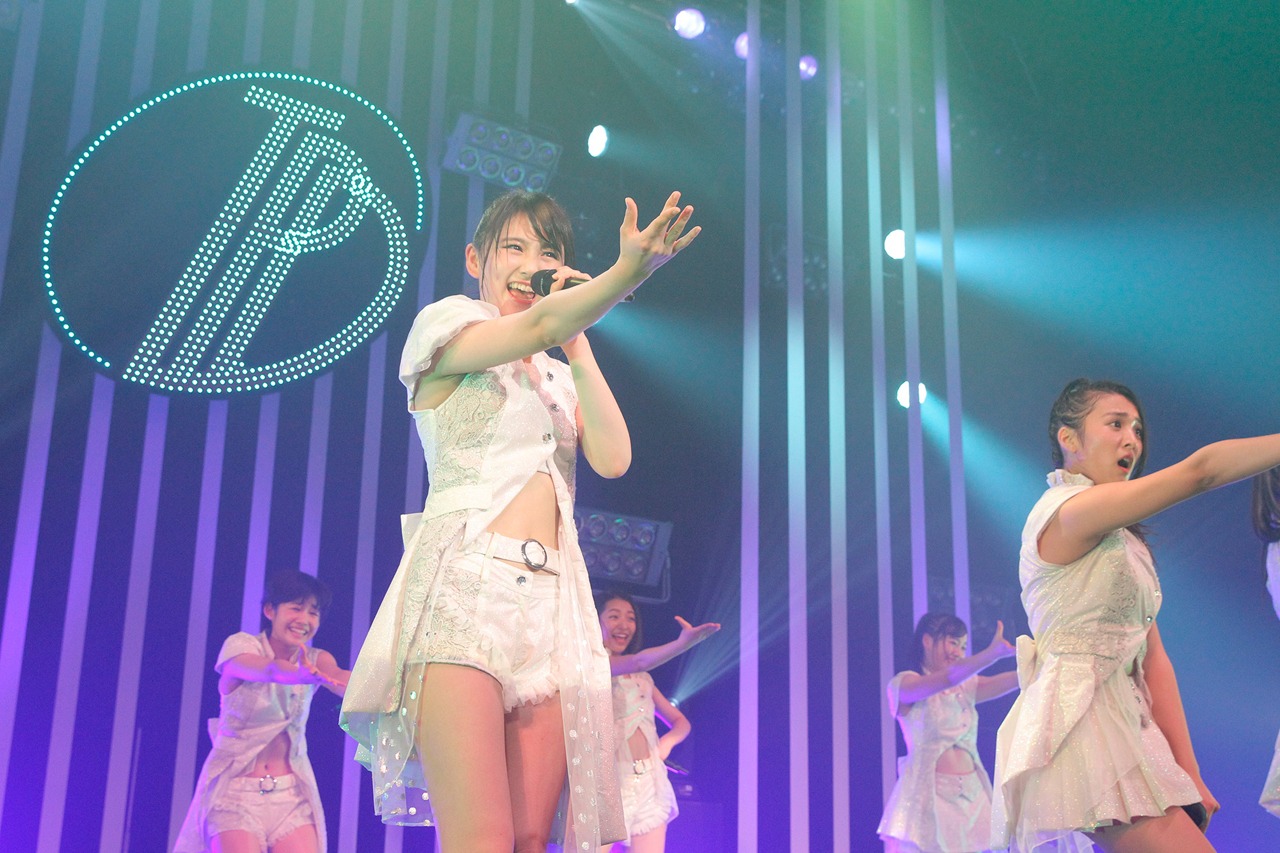 「東京パフォーマンスドール ダンスサミットネイキッドSP2016 ～R・G・B～」BLUEステージの様子。（写真提供：EPICレコードジャパン）