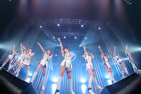 「東京パフォーマンスドール ダンスサミットネイキッドSP2016 ～R・G・B～」BLUEステージの様子。（写真提供：EPICレコードジャパン）