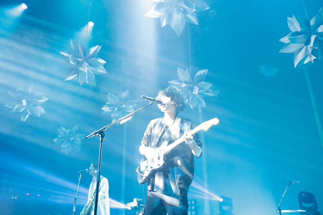 米津玄師、新木場で2400人沸かせた「一夜」 - 音楽ナタリー