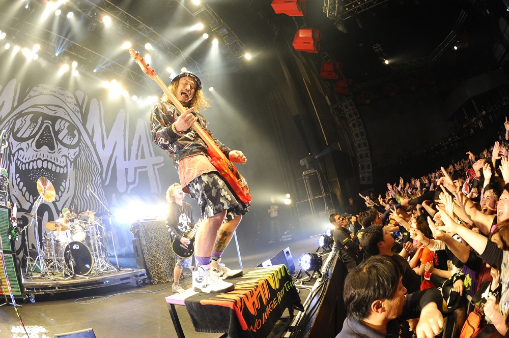 WANIMAのライブの様子（Photo by Yuji “本田本” Honda）