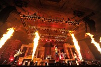 聖飢魔II「聖飢魔II ～地球デビュー30周年記念・期間限定再集結・大黒ミサ FINAL～ 地獄の再審請求『上告』」東京・日本武道館公演の様子。（撮影：今元秀明）