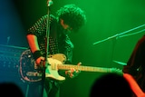 三橋隼人(G / The Flickersサポート)(Photo by MASANORI FUJIKAWA)