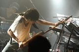 安島裕輔(Vo, G, Syn / The Flickers)(Photo by MASANORI FUJIKAWA)