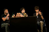 かけすぎ行為について語る高橋優（中央）とスガシカオ（右）。（撮影：五十嵐一晴）