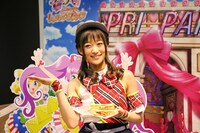 「プリパリカフェ」1日店長就任会見の様子。