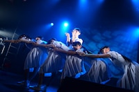 アイドルネッサンス「エビスですこぶるネッサンス!!」の様子。