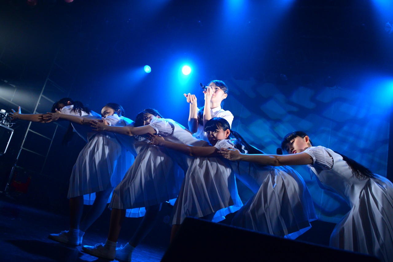 アイドルネッサンス「エビスですこぶるネッサンス!!」の様子。