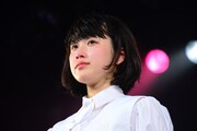 涙を流す石野理子。