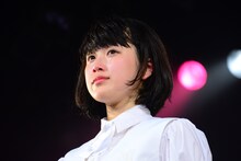 涙を流す石野理子。