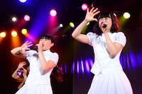 左から新井乃亜、石野理子。