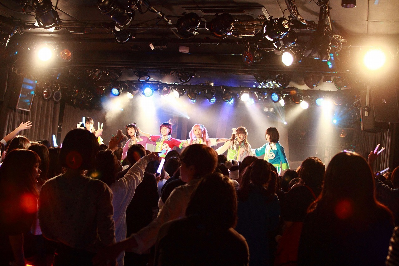 「ゆるめるモ！女性限定ライブ～女めるモ！～」の様子。（撮影：上岡エマ）