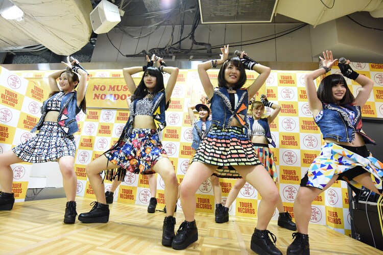 アプガエイリアンが新宿を侵略 新曲初披露で 今日が覚醒の日 音楽ナタリー