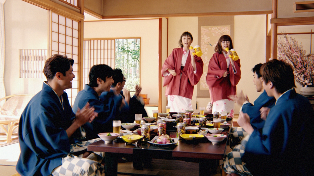 「温泉旅館でイエーイ！」編のワンシーン。