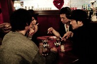 月に吠える。（撮影：岩佐篤樹）