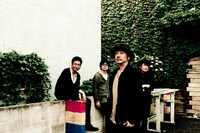 月に吠える。（撮影：岩佐篤樹）