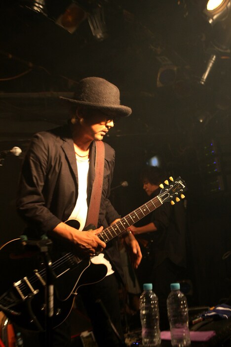 大森南朋（Vo, G）（撮影：岩佐篤樹）