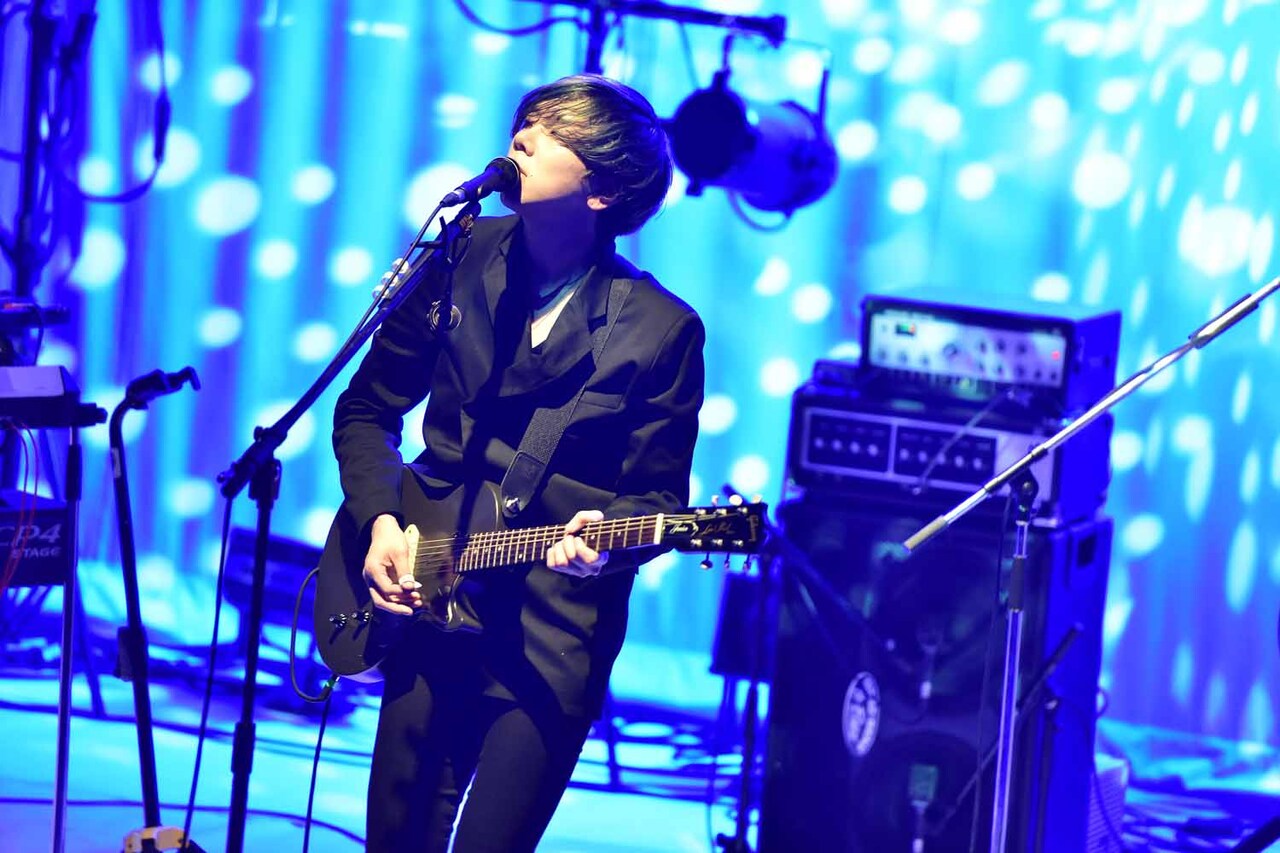 真空ホロウ、男らしさ見せたバンド編成ライブ