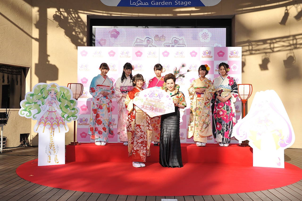 「『プリパラ み～んなのあこがれ♪レッツゴー☆プリパリ』映画公開記念☆ぴなまつりイベント」の様子。（写真提供：avex pictures）