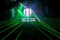 2月28日に東京・Zepp DiverCity TOKYOにて行われたワンマンライブ「OEDO!」の様子。（撮影：横山マサト）