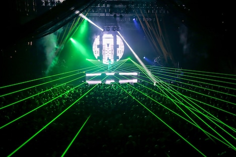 2月28日に東京・Zepp DiverCity TOKYOにて行われたワンマンライブ「OEDO!」の様子。（撮影：横山マサト）