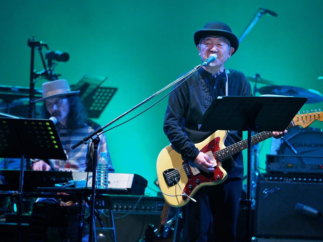 2015年12月開催の「鈴木慶一 ミュージシャン生活45周年記念ライブ」でのはちみつぱい。（撮影：山本昇）