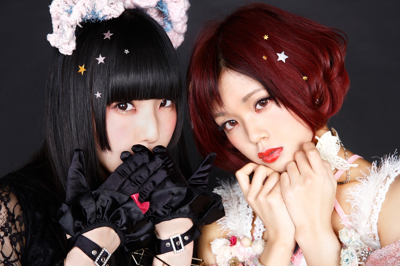 左から相沢梨紗（でんぱ組.inc）、ハナエ。