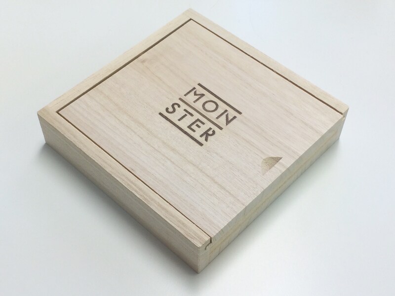 小谷美紗子「MONSTER」特別「木の箱」仕様盤パッケージ