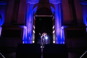 教会広場の扉から登場するViCTiM。(撮影:青木早霞(PROGRESS-M))