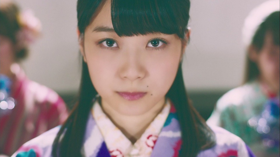 乃木坂46「ハルジオンが咲く頃」MVのワンシーン。