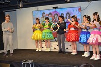 ヘンダーソンと石焼き芋のネタを披露する乙女新党。